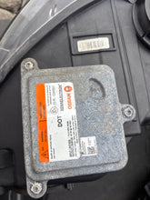 Load image into Gallery viewer, Frontscheinwerfer Ford Focus BM51-13005-LB Xenon Ein Stück (Rechts oder Links) SCH8866211065le