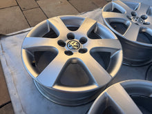Laden Sie das Bild in den Galerie-Viewer, 4x Alufelge 15 Zoll 6.0" 5x100 43ET Silber 6Q0601025R VW Rim Wheel FEL8251991291cs