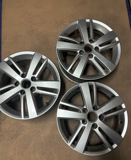 1x Alufelge 16 Zoll 6.5" 5x112 50ET Glanz Silber 5K0601025AH VW Golf Rim Wheel FEL9698407884kp