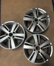 Load image into Gallery viewer, 1x Alufelge 16 Zoll 6.5" 5x112 50ET Glanz Silber 5K0601025AH VW Golf Rim Wheel FEL9698407884kp