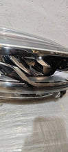 Laden Sie das Bild in den Galerie-Viewer, Frontscheinwerfer Renault Captur I 260107244R LED Rechts Scheinwerfer Headlight SCH4731756427uv