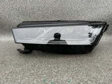 Laden Sie das Bild in den Galerie-Viewer, Frontscheinwerfer Skoda Octavia IV 5E4941015A Links Scheinwerfer Headlight SCH1544393764zb
