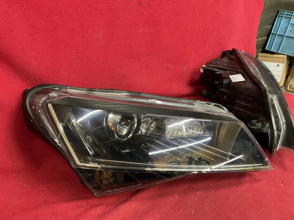 Frontscheinwerfer Skoda Superb III 3V1941016A 3V1941015A Xenon Rechts oder Links