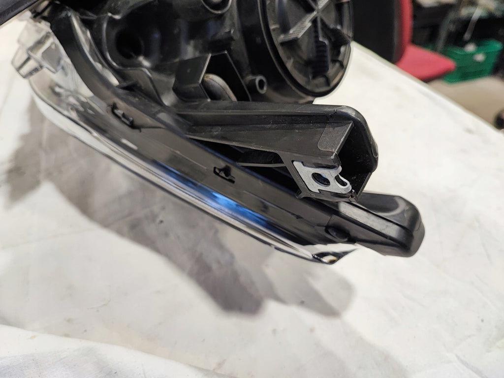 Frontscheinwerfer Mitsubishi Outlander III ECM921-22A20 LED Rechts Headlight