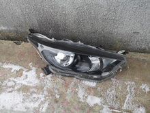 Laden Sie das Bild in den Galerie-Viewer, Frontscheinwerfer Toyota IV Yaris Rechts Scheinwerfer Headlight SCH2576063559ed