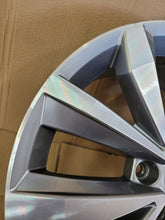 Laden Sie das Bild in den Galerie-Viewer, 1x Alufelge 17 Zoll 7.0" 5x112 45ET 2GA601025P VW T-Roc I Rim Wheel FEL5804595318sc
