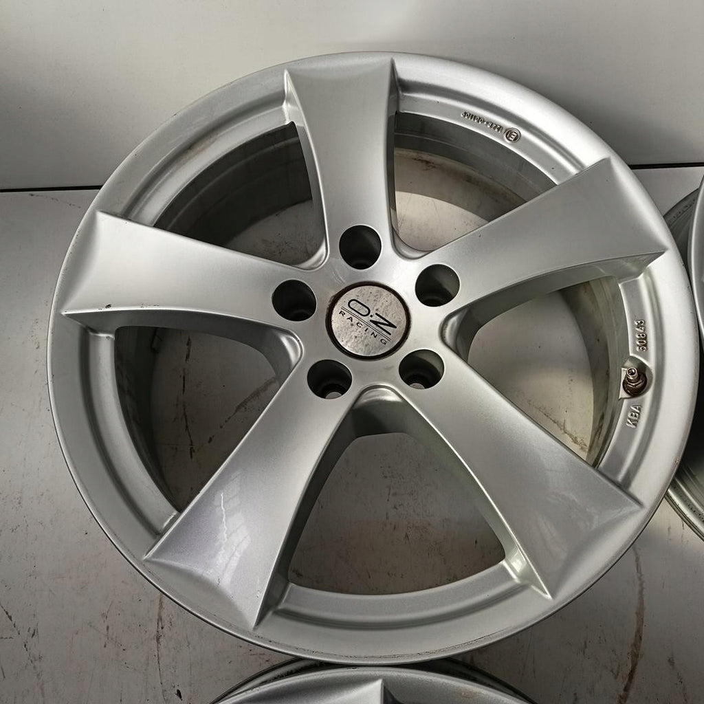 4x Alufelge 17 Zoll 6.5" 5x112 33ET Glanz Silber Audi Q3 I Kodiaq Tiguan FEL5326450622ep