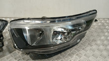 Laden Sie das Bild in den Galerie-Viewer, Frontscheinwerfer Iveco Daily IV 5801473749 Ein Stück (Rechts oder Links) SCH3093130237ir