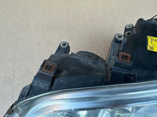 Laden Sie das Bild in den Galerie-Viewer, Frontscheinwerfer VW Touran 1T0941031F Xenon Links Scheinwerfer Headlight SCH8308228885tq