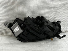 Laden Sie das Bild in den Galerie-Viewer, Frontscheinwerfer Skoda Octavia IV 5E4941015A Full LED Links Headlight SCH6227583730oz