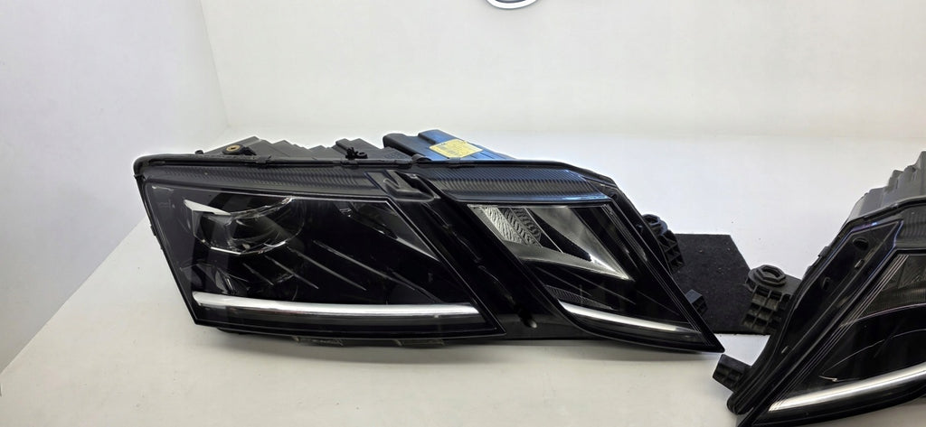 Frontscheinwerfer Skoda Octavia III Ein Satz Scheinwerfer Headlight SCH7170072585sg