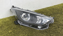 Laden Sie das Bild in den Galerie-Viewer, Frontscheinwerfer Toyota IV Yaris LED Rechts Scheinwerfer Headlight SCH1511446562yn