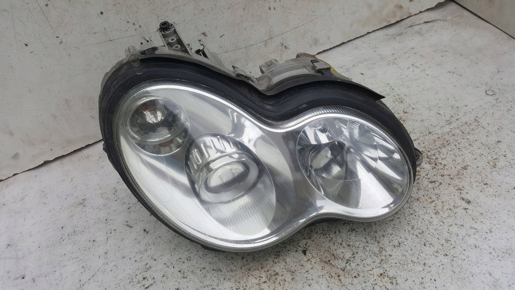 Frontscheinwerfer Mercedes-Benz W203 0301166276 Xenon Rechts Headlight SCH2546809157dg