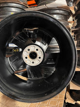 Laden Sie das Bild in den Galerie-Viewer, 1x Alufelge 17 Zoll 7.5" 5x112 51ET Glanz Schwarz 2G0601025AB VW I Rim Wheel FEL7981545470uf