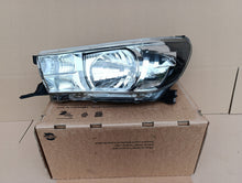 Laden Sie das Bild in den Galerie-Viewer, Frontscheinwerfer Toyota Hilux VIII JEJ-923364-O30 Ein Stück (Rechts oder Links) SCH6600611439xr