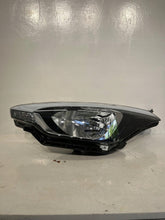 Load image into Gallery viewer, Frontscheinwerfer Hyundai I20 II 92101C8000 Ein Stück (Rechts oder Links)