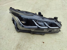 Laden Sie das Bild in den Galerie-Viewer, Frontscheinwerfer Toyota Corolla 81110-02T31-00 Rechts Scheinwerfer Headlight SCH6084527012qq