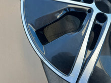 Laden Sie das Bild in den Galerie-Viewer, 1x Alufelge 18 Zoll 7.5&quot; 5x112 44ET A2054018200 Mercedes-Benz A205 Rim Wheel