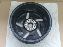 Load image into Gallery viewer, 1x Alufelge 17 Zoll 7.0" 5x114.3 50ET 52910-DD100 Hyundai Kona Rim Wheel FEL6230402682rg