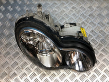 Laden Sie das Bild in den Galerie-Viewer, Frontscheinwerfer Mercedes-Benz W203 A2038203861 Xenon Rechts Headlight SCH1128960143se
