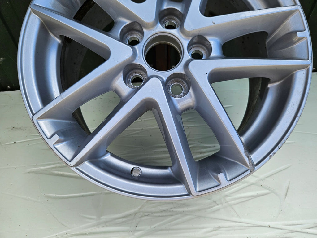 1x Alufelge 16 Zoll 6.5" 5x114.3 45ET Glanz Silber 42611-YY500 Toyota Auris