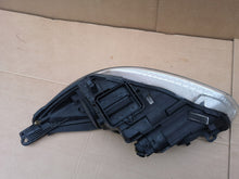Laden Sie das Bild in den Galerie-Viewer, Frontscheinwerfer Ford Focus F1EB-13W030-AE F1EB-13W029-AE Ein Satz Headlight SCH8834484846mu