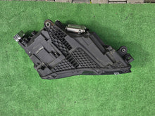 Laden Sie das Bild in den Galerie-Viewer, Frontscheinwerfer Skoda Superb III 3V1941015 Full LED Rechts oder Links