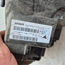 Laden Sie das Bild in den Galerie-Viewer, Frontscheinwerfer Dacia Duster 260609367R Links Scheinwerfer Headlight