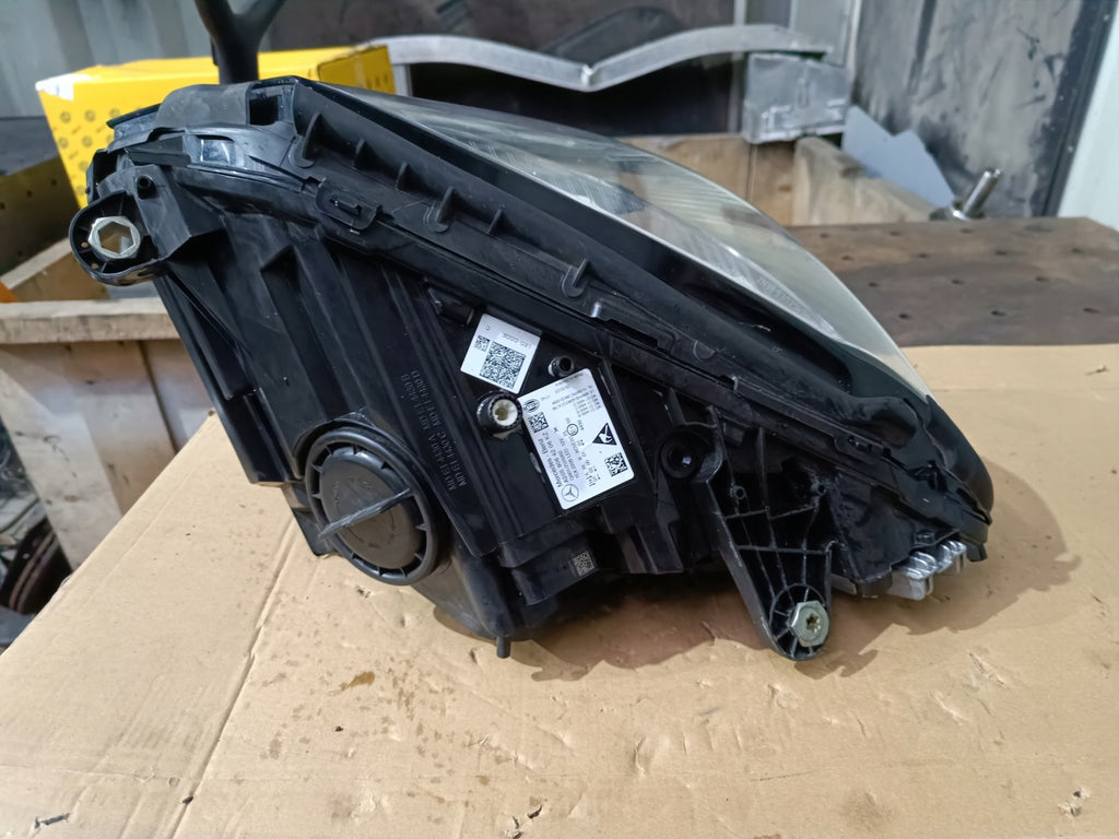 Frontscheinwerfer Mercedes-Benz W205 A2059064206 LED Rechts Headlight SCH9930218504sd
