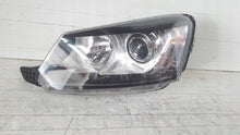Laden Sie das Bild in den Galerie-Viewer, Frontscheinwerfer Skoda Yeti 5L1941015C Xenon Links Scheinwerfer Headlight