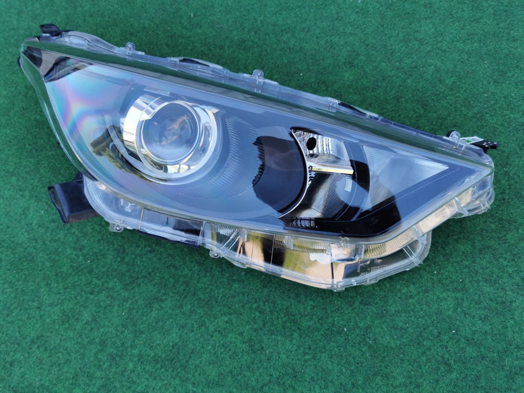 Frontscheinwerfer Toyota Yaris Rechts Scheinwerfer Headlight SCH1460371990ot
