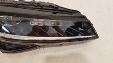 Laden Sie das Bild in den Galerie-Viewer, Frontscheinwerfer Skoda Superb III 3V1941016D LED Rechts Scheinwerfer Headlight