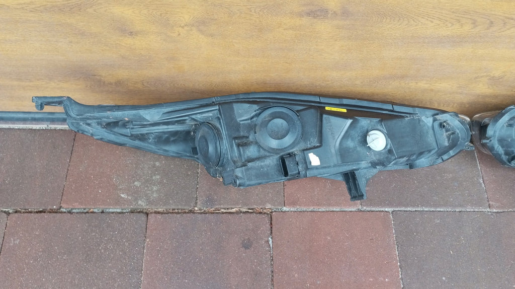 Frontscheinwerfer Ford Fiesta I C1BB-13W029-AE C1BB-13W030-AE Ein Satz Headlight SCH2059775924dy