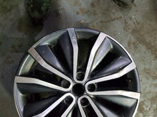 Laden Sie das Bild in den Galerie-Viewer, 1x Alufelge 19 Zoll 7.0&quot; 5x114.3 40ET 403005400R Renault Megane 1 Koleos Kadjar