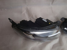 Laden Sie das Bild in den Galerie-Viewer, Frontscheinwerfer Opel Zafira 00218274-01 Xenon Links Scheinwerfer Headlight