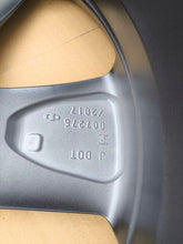 Laden Sie das Bild in den Galerie-Viewer, 1x Alufelge 18 Zoll 7.0" 5x114.3 Toyota V Rim Wheel FEL2330362760tw
