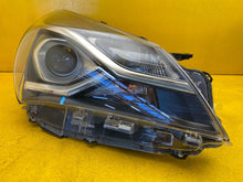 Laden Sie das Bild in den Galerie-Viewer, Frontscheinwerfer Toyota Yaris Rechts Scheinwerfer Headlight SCH1705119233lk