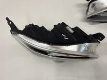 Load image into Gallery viewer, Frontscheinwerfer Peugeot Expert 9808235780-00 Xenon Rechts oder Links SCH8841398833cc