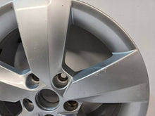 Laden Sie das Bild in den Galerie-Viewer, 1x Alufelge 16 Zoll 6.0" 5x112 48ET Glanz Silber 5E0601025BL Skoda Octavia Iii FEL2453490490th