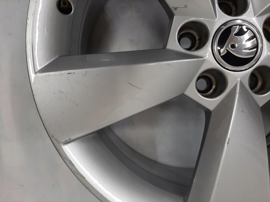 1x Alufelge 17 Zoll 7.0" 5x100 46ET Glanz Silber 5JA601025 Skoda Fabia Rapid