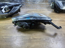 Laden Sie das Bild in den Galerie-Viewer, Frontscheinwerfer Opel Adam 39015503 Rechts Scheinwerfer Headlight SCH6019559191wm