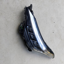 Laden Sie das Bild in den Galerie-Viewer, Frontscheinwerfer Toyota Chr 211808521 81150-F4180-00 LED Links Headlight SCH5320686192jo