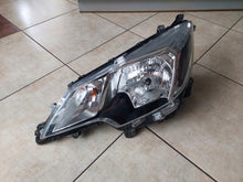 Laden Sie das Bild in den Galerie-Viewer, Frontscheinwerfer Mitsubishi Space W Star Ein Stück (Rechts oder Links)