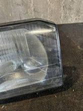 Laden Sie das Bild in den Galerie-Viewer, Frontscheinwerfer Land Rover I Discovery Rechts Scheinwerfer Headlight SCH1733447254ik