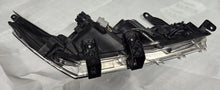 Laden Sie das Bild in den Galerie-Viewer, Frontscheinwerfer Toyota Corolla 81150-02E70-00 Links Scheinwerfer Headlight SCH5358868838vd