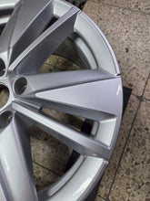 Load image into Gallery viewer, 1x Alufelge 17 Zoll 7.0" 5x112 45ET 57A601025AA Skoda Karoq Rim Wheel FEL9872471694uu