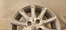 Laden Sie das Bild in den Galerie-Viewer, 1x Alufelge 15 Zoll 4.5&quot; 4x100 35ET Glanz Silber PW4570H006 Toyota Aygo