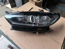 Laden Sie das Bild in den Galerie-Viewer, Frontscheinwerfer Ford Mondeo DS73-13W030-EA DS73-13W029-EA Rechts oder Links