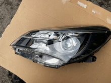 Laden Sie das Bild in den Galerie-Viewer, Frontscheinwerfer Toyota Yaris 81170-0DK10 Links Scheinwerfer Headlight SCH4181918322ca