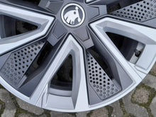 Laden Sie das Bild in den Galerie-Viewer, 1x Alufelge 17 Zoll 7.0" 5x100 51ET Silber 6VA601025 Skoda Rim Wheel FEL2173473284ml